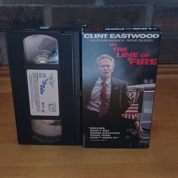 In the line of fire vhs Videotape - Picture 7 of 8